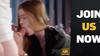 न्यू गर्ल्स वेट ट्वाट सोफा एक्शन चाहती है