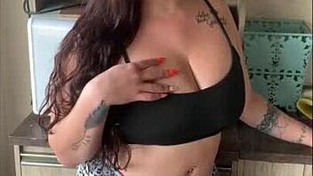 Damn! Housewife Slut Seduces Plumber for Quick Face Fuck!