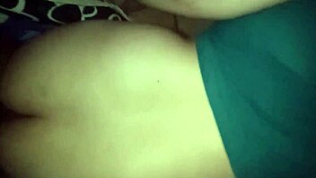 hermanastra despierta con ganas de que meta mi pene hasta el fondo de su vagina