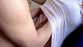 CLOSEUP LICKING WIFE'S WET PUSSY TO ORGASM!