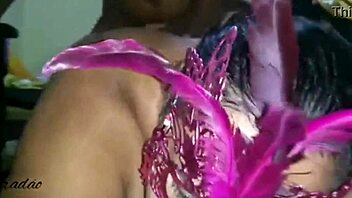 socando no rabo e gozando na boca? ela adora isso!