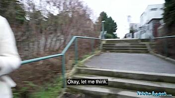 Blonde California panas nge-suck kok Eropa gede di luar ruangan