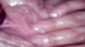 WATCH KASSANDRA STORMS JUICY ASS DRIP