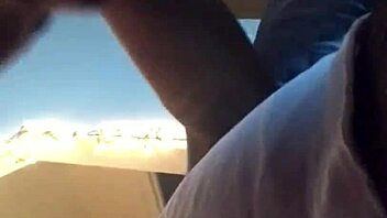 Morena linda engasgando no pauzão preto grosso