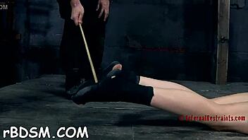 Chick uses toys for masturbation