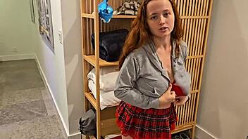 אחות חורגת ג'ינג'ית רד אווי דורשת כדורי זרע על הציצים בסיפור מלוכלך עם דני דירט