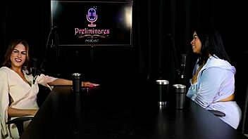 Morena shows her blowjob naked, revealing her ass after talking about political parties