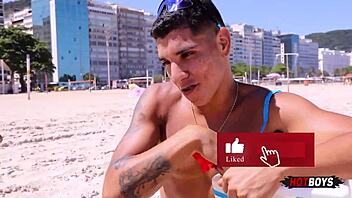 Guy sucks monster cock of beach vendor