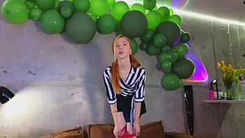 Heta rödhåriga besten dominerar med vild anallek! 😈