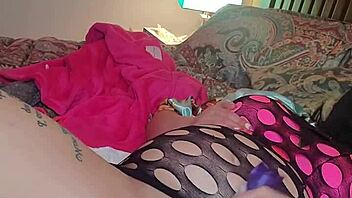 i squirt hard on the water pole with dildo