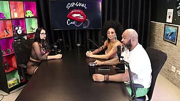 safada mostra os peitos depois de falar sobre gang bang e dp, tifany rocha