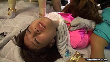 よ、日本人戦隊ヒーローが無修正で犯されるのを見てみる？