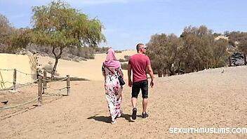 Dolgun Müslüman Kız Sıcak Rol Yapmada Sertçe Alıyor