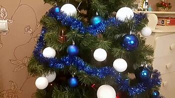 i'm givin a merry christmas blowjob with facial cumshot to this whore