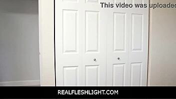 i’m on a freeuse vacation with boyfriend and bestie, realfleshlight fun awaits