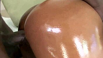 Caiu No Zap: Raw Amateur Gay Ass Action