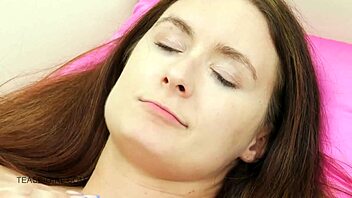 Hey, watch this super hot teen 18+ touch herself solo!