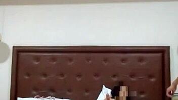 İç çamaşırındaki büyük memeli sarışınlar Cindy Behr ve Paige Ashley'i FFM üçlüde izleyin!