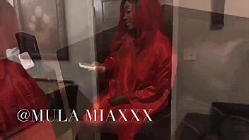 big booty ebony calls hd for help handsomedevan & mula mia xxx