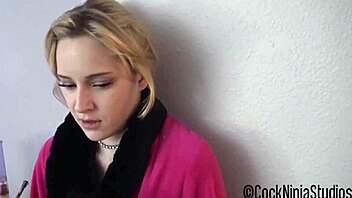 Hej, čichat kalhotky mé nevlastní sestry je tak dobrý pocit!