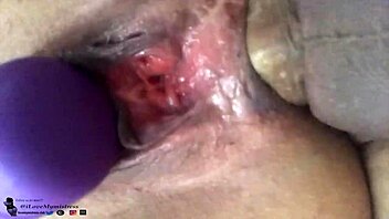 GORDINHA GOSTOSA SENTANDO O CUZINHO ATE ENCHER DE PORRA