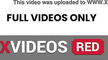 Latina de culo grande monta dildo en show webcam solo caliente gratis