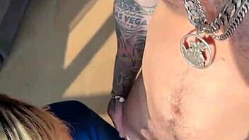 arrombando o novinho junto com o amigo pauzudo, first time workout handjob and cum in mouth