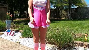 18+ cheerleader, vil du vide hvordan stefar fyldte mig med creampie?