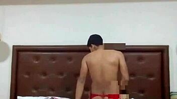 Blondinki z velikimi joškami Cindy Behr in Paige Ashley v seksi perilu v vročem FFM trojčku!