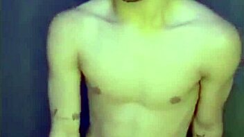 Hey, watch this gay guy cum solo with his hand. 😏