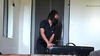 Indian Spa Worker Flashing Cock During Teen 18+ Massage Session