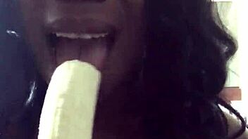 Sexfeene shows how to suck a banana like a dick