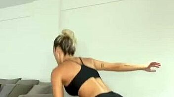 Sol Perez Displays Cameltoe in Detailed Close-Up