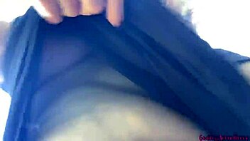 Poskakující prsa a močící kundička v špinavých teniskách kompilace