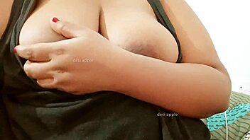 Vietnam Teen 18+ Girl Shows Sexy Tits!