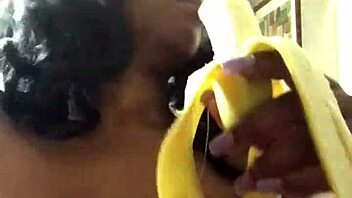 Sexfeene shows how to suck a banana like a dick