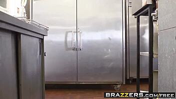 Jasmine Jae and Danny D in a squirting scene in Brazzers - Ep