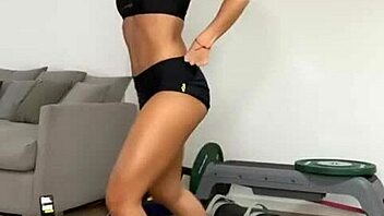 Sol Perez Displays Cameltoe in Detailed Close-Up