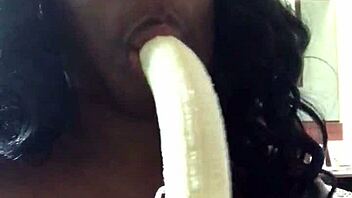 Sexfeene shows how to suck a banana like a dick