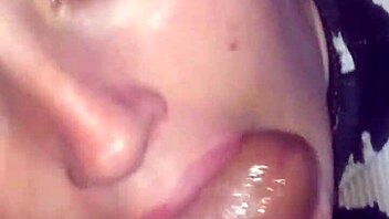 Rica chapada gives this blonde slut a homemade cum surprise