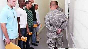 Askeri Grup El Sikişi Ham Irklararası Aksiyon