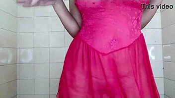 Niqablı Müslüman Arap Üvey Anne Büyük Memeleriyle Mastürbasyon Yapıp Amını Sıkıyor