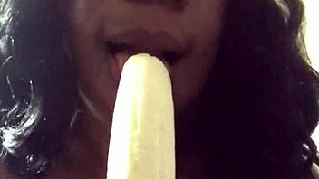 Sexfeene shows how to suck a banana like a dick