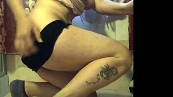 luna enjoys turning you on by masturbating for you