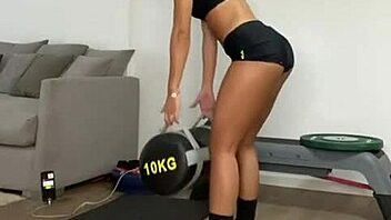 Sol Perez Displays Cameltoe in Detailed Close-Up