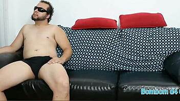 meu primo fodeu minha boceta na sala