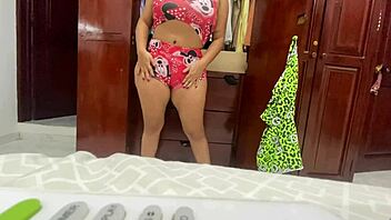 Hidden cam catches stepmom's tight lycra upskirt! Wow, what a creampie!