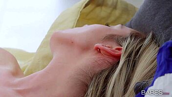 Watch babes dance for Foxies Gold Tess