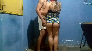 我的拉丁闺蜜爱吸我巨屌😍自制狂欢