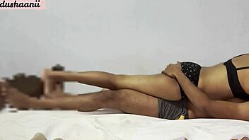 Sri Lankansk 18+ bedrager mand med bedste ven! 😈